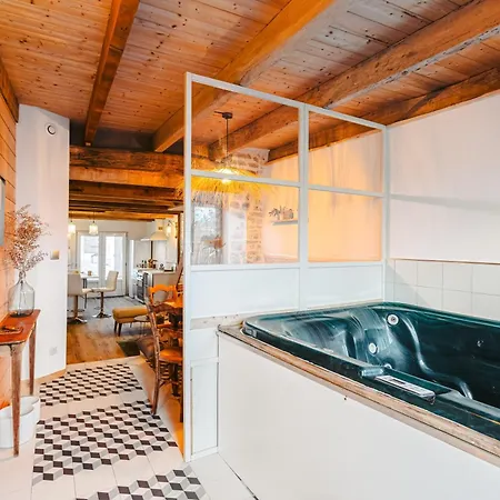 La Muscardine Avec *